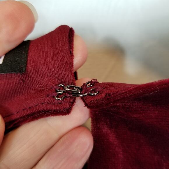 Express Women's Velvet Puff Sleeve Wrap Skirt Mini Sheath Dress Burgundy Size XL - Picture 11 of 11